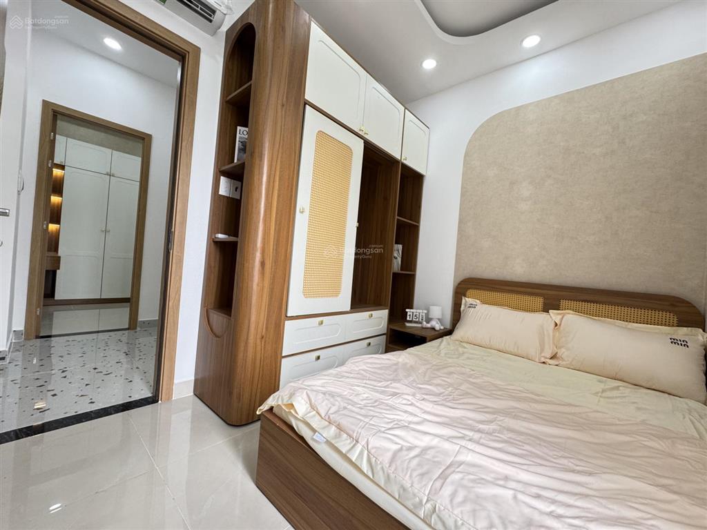 Rẻ  diện tích lớn ngang nhà rộng 4m gần chợ hạnh thông tây hẻm thông nhà mới cứng