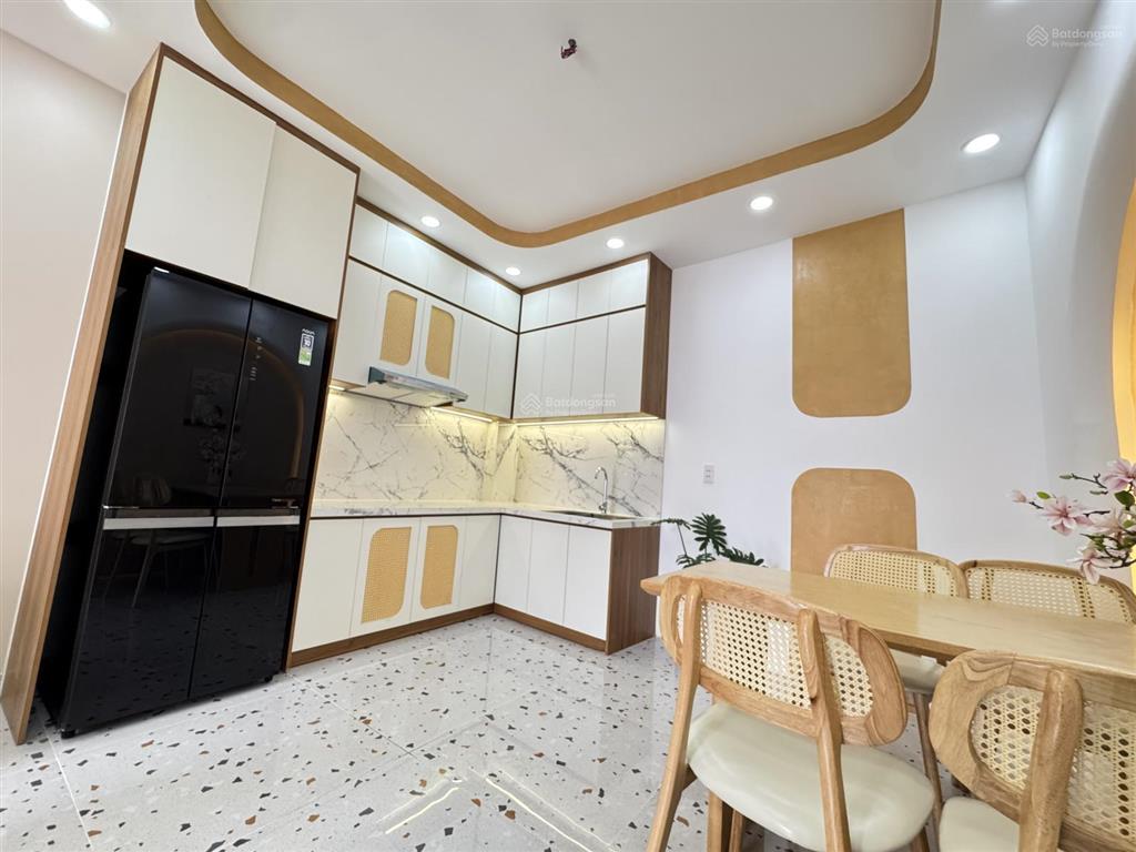 Rẻ  diện tích lớn ngang nhà rộng 4m gần chợ hạnh thông tây hẻm thông nhà mới cứng