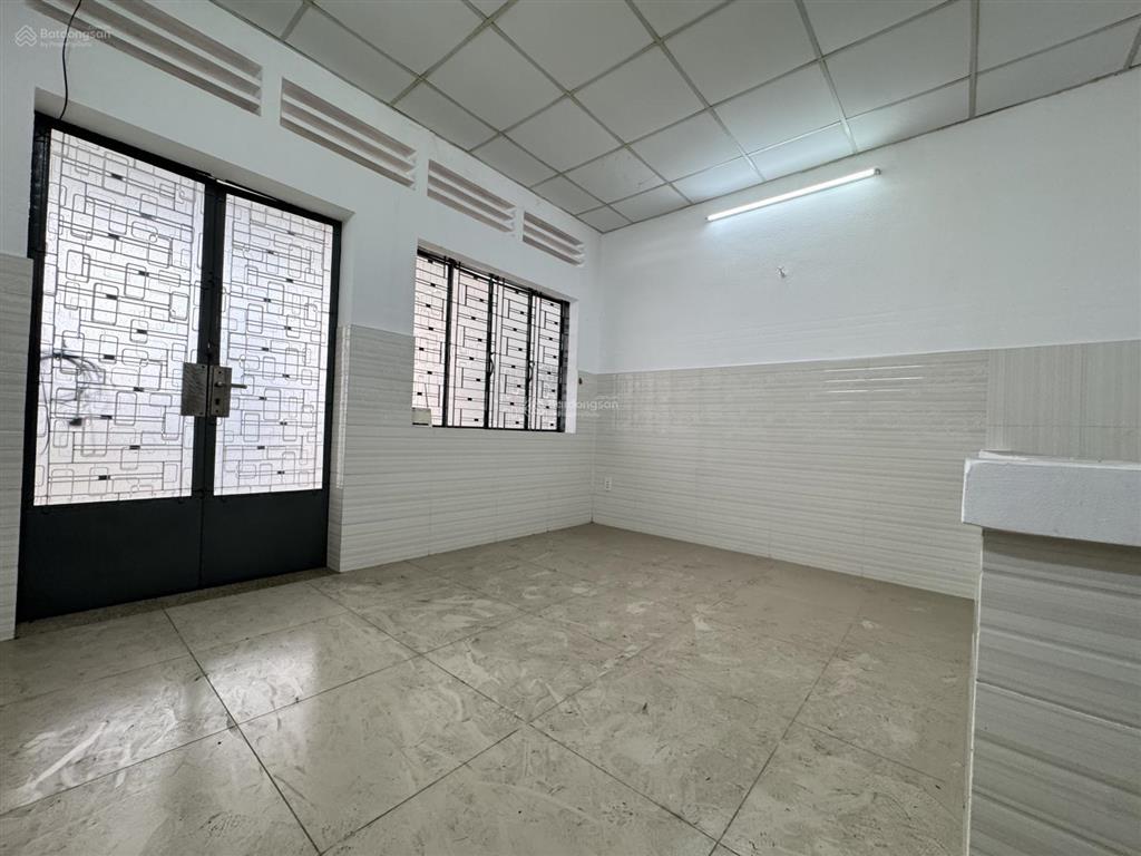Rẻ nhất khu phan xích long  ngang rộng 4 mét  hẻm thông  ngay ngã 4 phú nhuận  đúc bê tông
