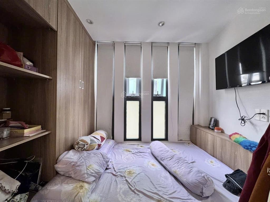 Không lộ giới, không quy hoạch, hẻm ô tô, 4 tầng lầu, sát vách phú nhuận và sân bay, 3,99 tỷ
