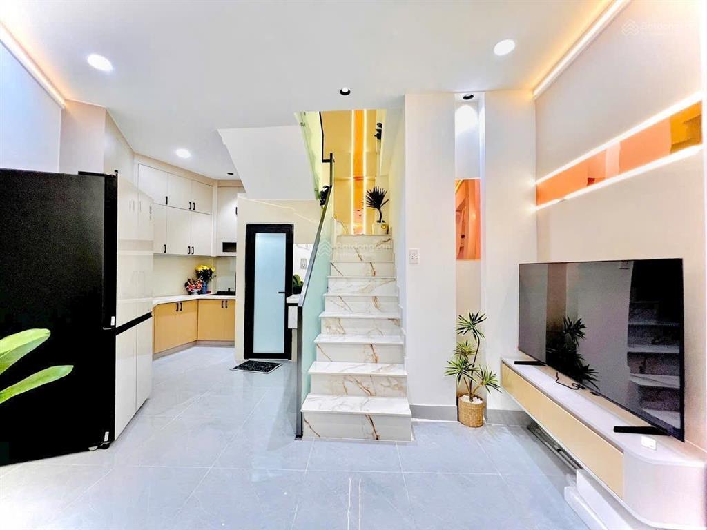 Rẻ 40m2 đất 3 tầng lầu  sát với đại học công nghiệp chợ gò vấp có sân để xe chỉ hơn 3 tỏi