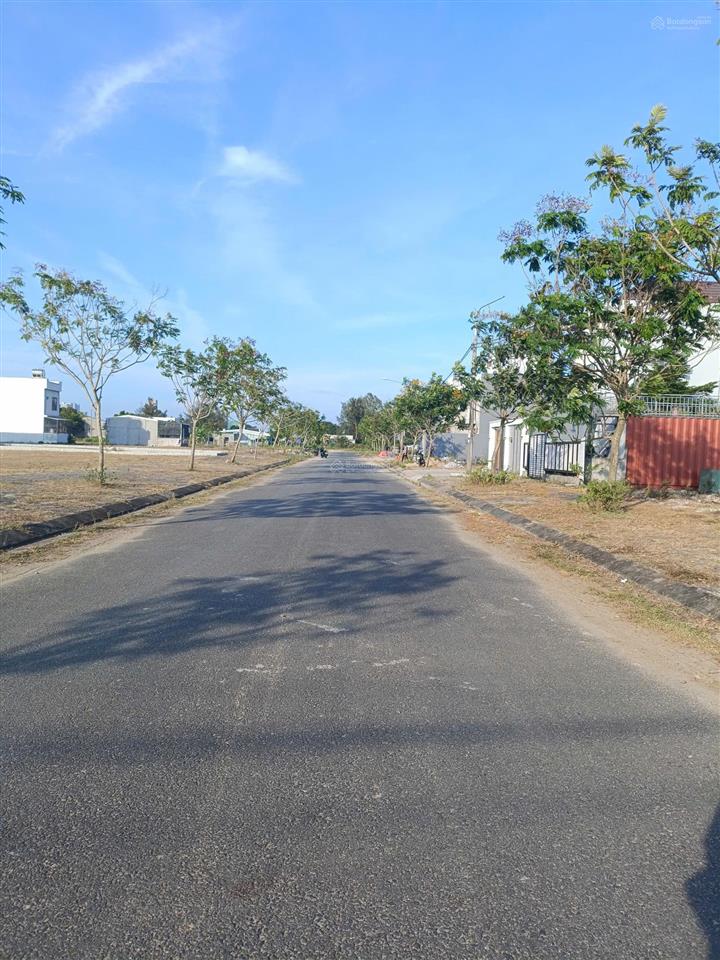 122.5m2 hướng đông nam kdt số 9 điện ngọc