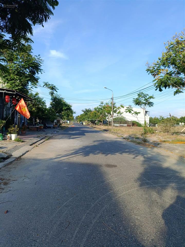 122.5m2 hướng đông nam kdt số 9 điện ngọc