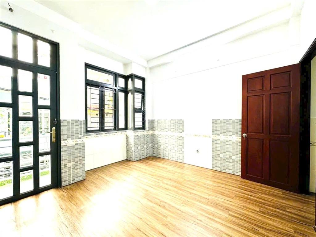 Nhà chính chủ phường 16, q8 hẻm ô tô thông gần trung tâm 4pn 5 tỷ thương lượng mạnh