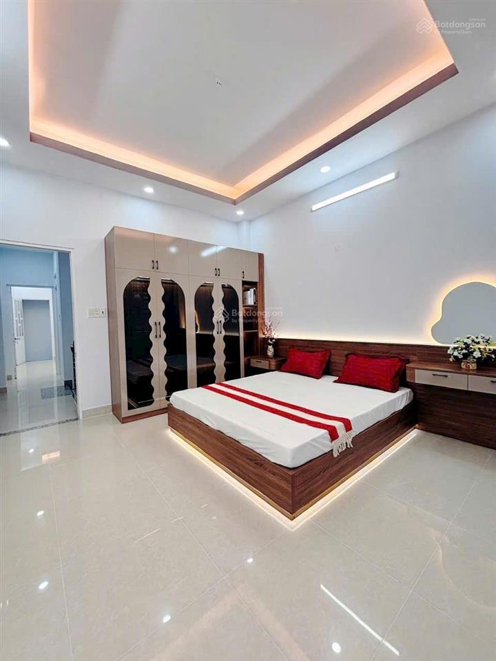 Bán nhà 1 trệt 2 lầu, 4x15m, có sân thượng  phạm thế hiển, q8 4pn, shr 5 tỷ thương lượng mạnh