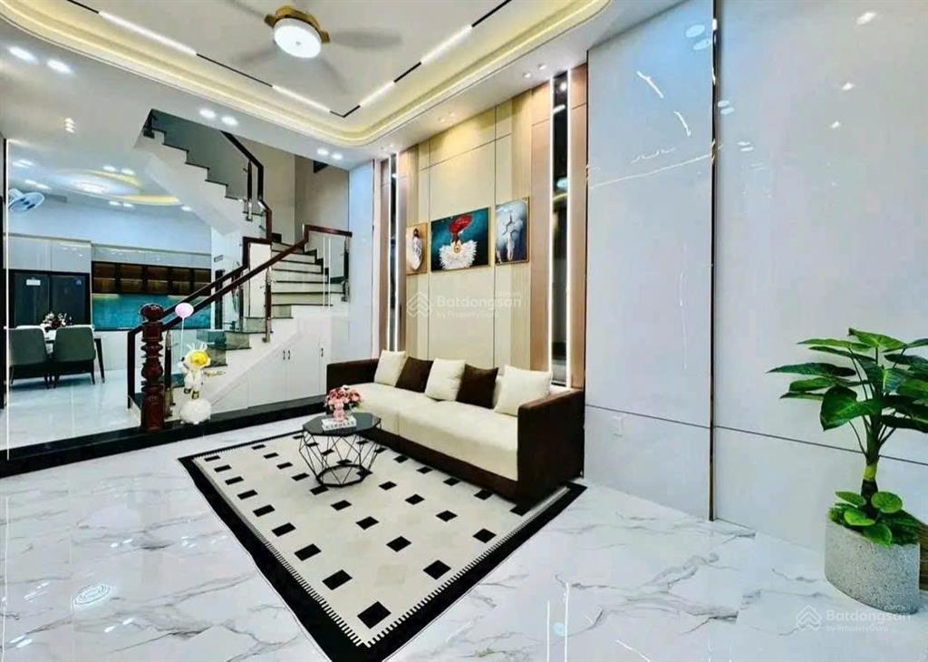 Bán nhà âu dương lân, p3, q8 4,5x12m 3 tấm 4 phòng hẻm to, 5 tỷ thương lượng mạnh