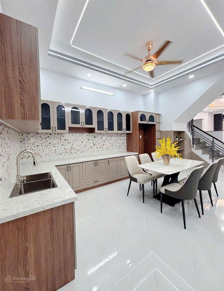 Bán nhà phạm thế hiển, p5, q8 4x15m, 3 tấm 5 tỷ thương lượng mạnh, sổ riêng 4 pn hẻm to