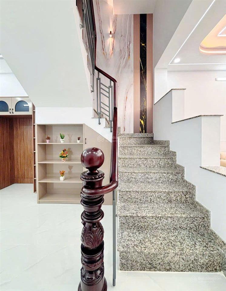 Bán nhà phạm thế hiển, p5, q8 4x15m, 3 tấm 5 tỷ thương lượng mạnh, sổ riêng 4 pn hẻm to