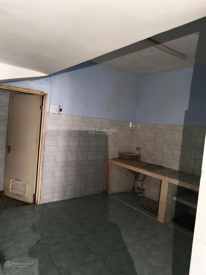 Cho thuê nhà mặt tiền gần phùng hưng, quận 5  4x14m  2 phòng  kinh doanh tốt