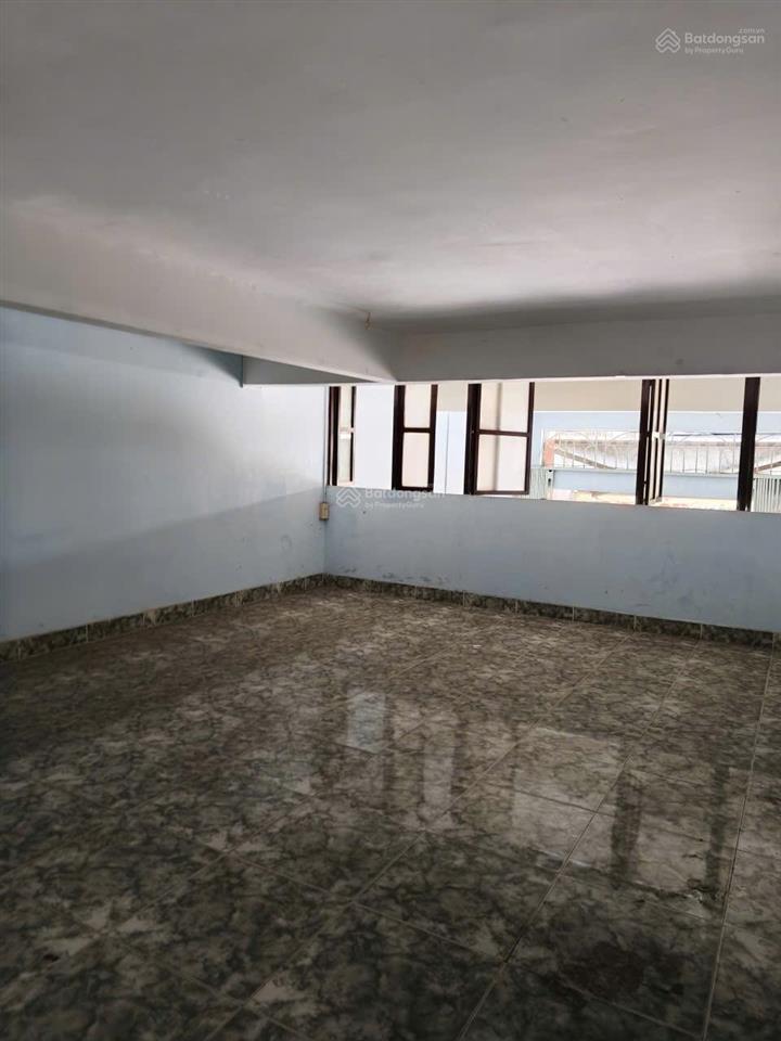 Cho thuê nhà mặt tiền gần phùng hưng, quận 5  4x14m  2 phòng  kinh doanh tốt
