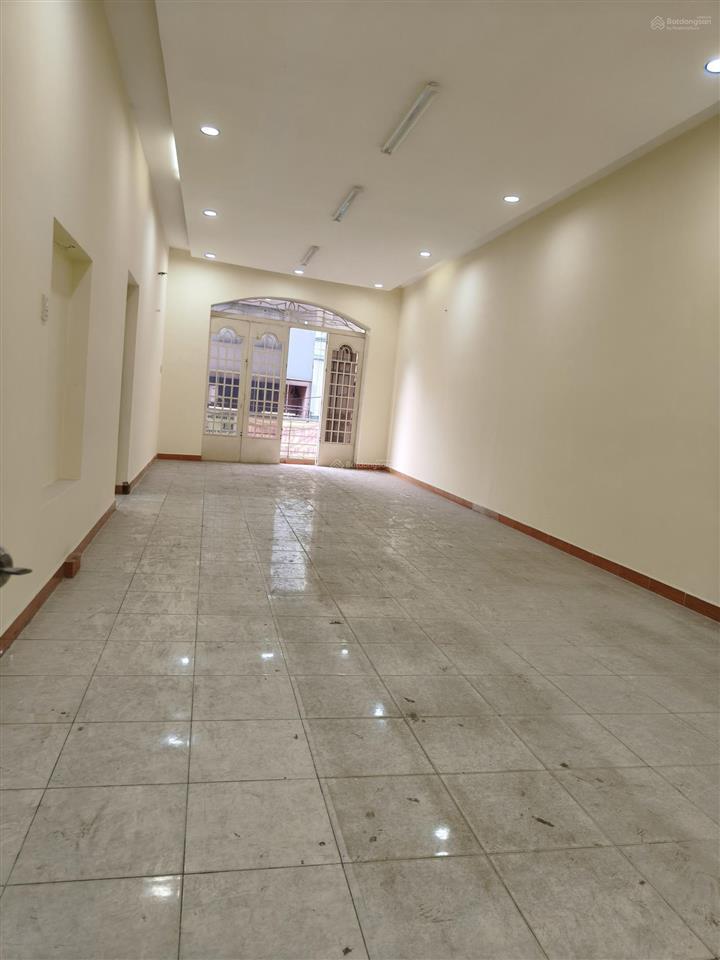 Cho thuê nhà mặt tiền gần hải thượng lãn ông, quận 5 9x23m, 4 tấm, 8 phòng 6 wc 50 triệu/tháng