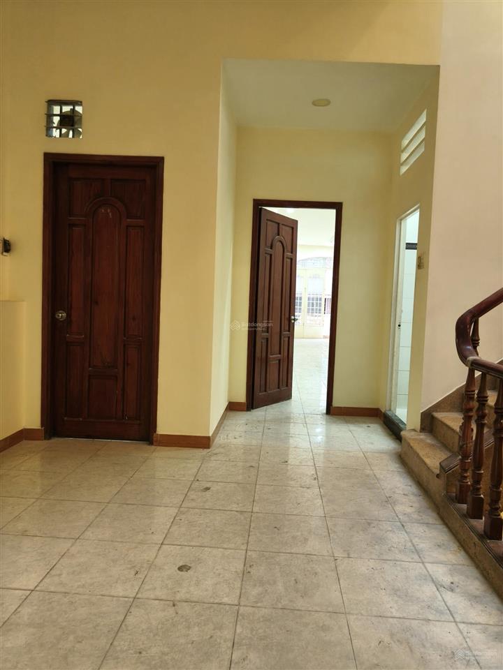 Cho thuê nhà mặt tiền gần hải thượng lãn ông, quận 5 9x23m, 4 tấm, 8 phòng 6 wc 50 triệu/tháng