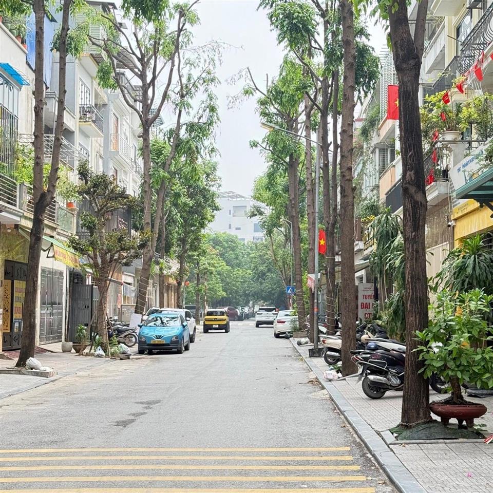 Liền kề rẻ vị trí đẹp kđt văn phú 90m² 5t mt 4.5, 2 thoáng vỉa hè ô tô đỗ vòng quanh