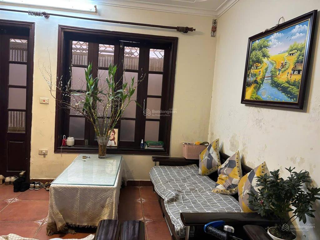 Cho thuê nhà riêng 4pn, 15 triệu, 63m² ở nhà cách mặt phố xã đàn 20m, xe bus đầu ngõ đống đa, hn