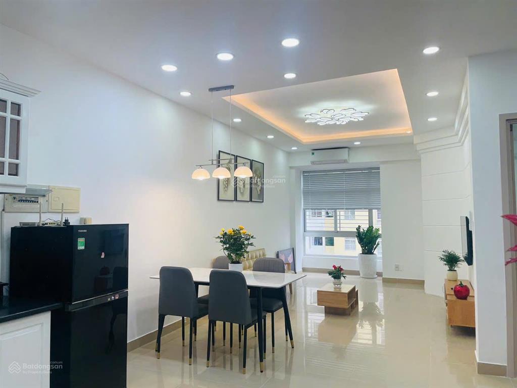 Bán căn hộ chung cư sky garden 2, giá cực chất 4,5 tỷ, 71 m2, 2pn, 1wc, view đẹp