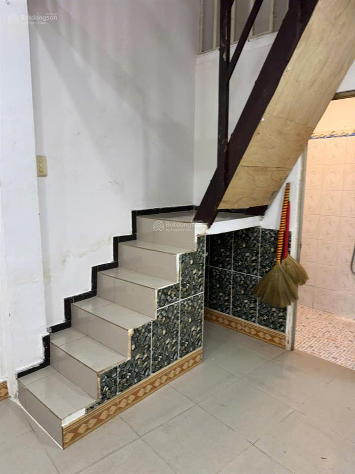 Cho thuê nhà nguyên căn hẻm xe máy giá thuê 5,5 triệu, dt 21m2 tại đường khánh hội, q4, tp. hcm