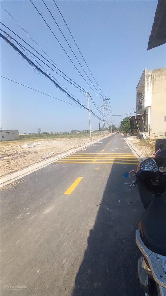 Bán 8 lô f0 bà điểm 4, phạm văn sáng, vào 300m, giá 3tỷ7