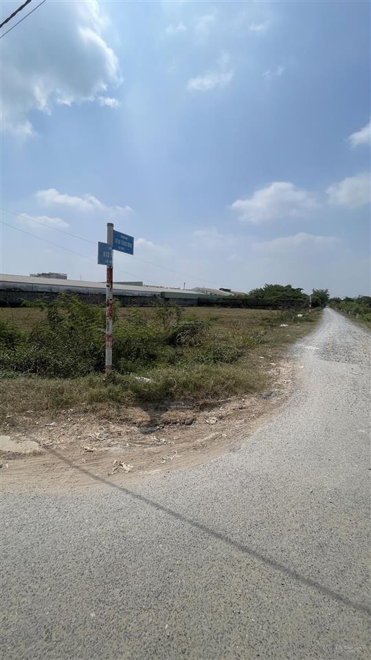 Gđ cần bán gấp lô đất 4350m góc 2 mặt tiền đường lê thị kim  kinh trung ương giá 11tr/1m2