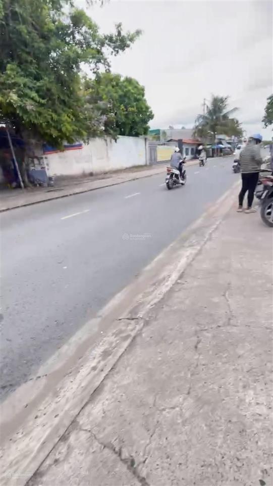 Cho thuê xưởng 3 mặt tiền phạm văn sáng hóc môn, giá 75tr/1 tháng