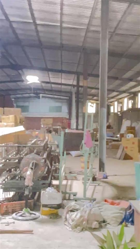 Cho thuê xưởng 3 mặt tiền phạm văn sáng hóc môn, giá 75tr/1 tháng