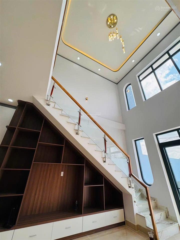 Bán nhà sổ hồng giá 5tỷ5 phan văn hớn vào 400m