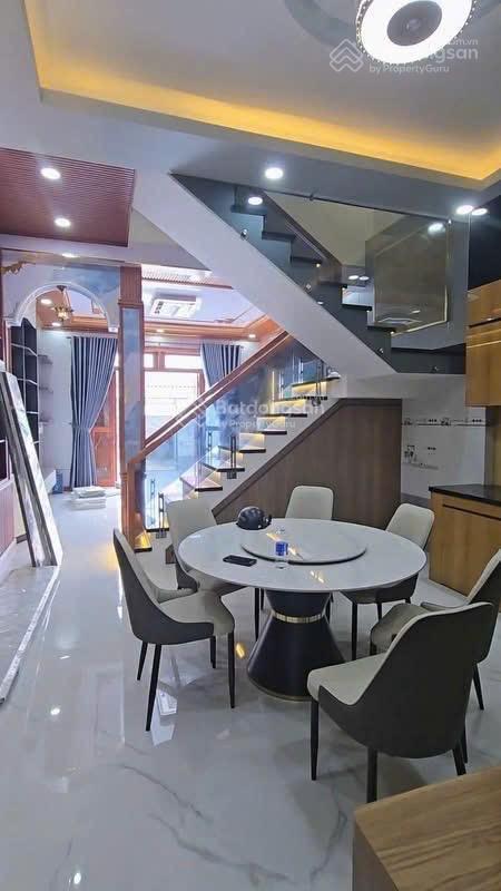 Bán nhà sổ hồng giá 6tỷ2 phan văn hớn vào 500m