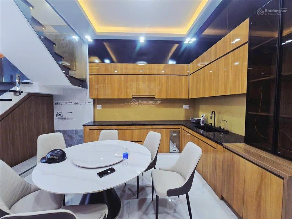 Bán nhà sổ hồng giá 6tỷ2 phan văn hớn vào 500m
