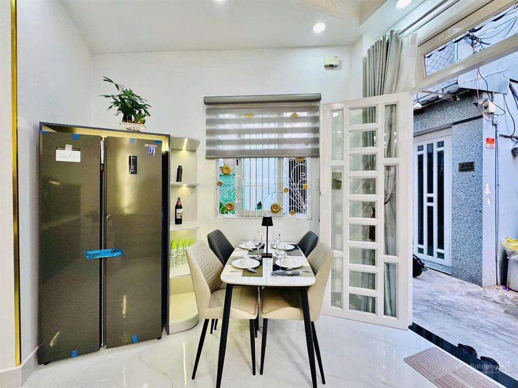 Chính chủ bán nhà full nội thất, sổ sẵn công chứng ngay