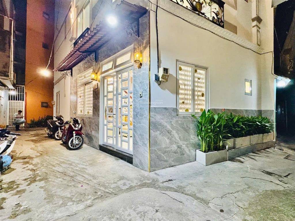 Chính chủ bán nhà full nội thất, sổ sẵn công chứng ngay