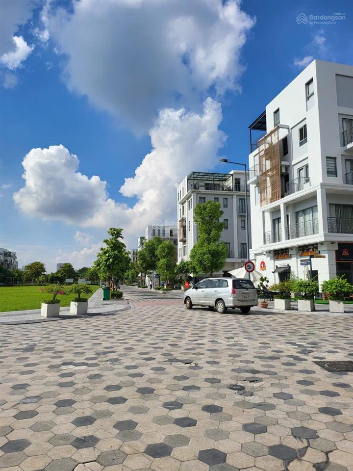 Cần tiền chính chủ bán cắt lỗ sâu căn shophouse 75m2 mặt đường lớn tiện kinh doanh