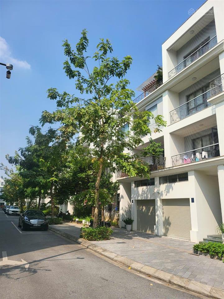 Cho thuê biệt thự the manor central park nguyễn xiển. dt 200m2, full đồ, có thang máy