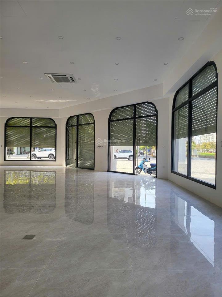 Bán căn góc vip thông sàn 209m2 x 5 tầng giá tốt