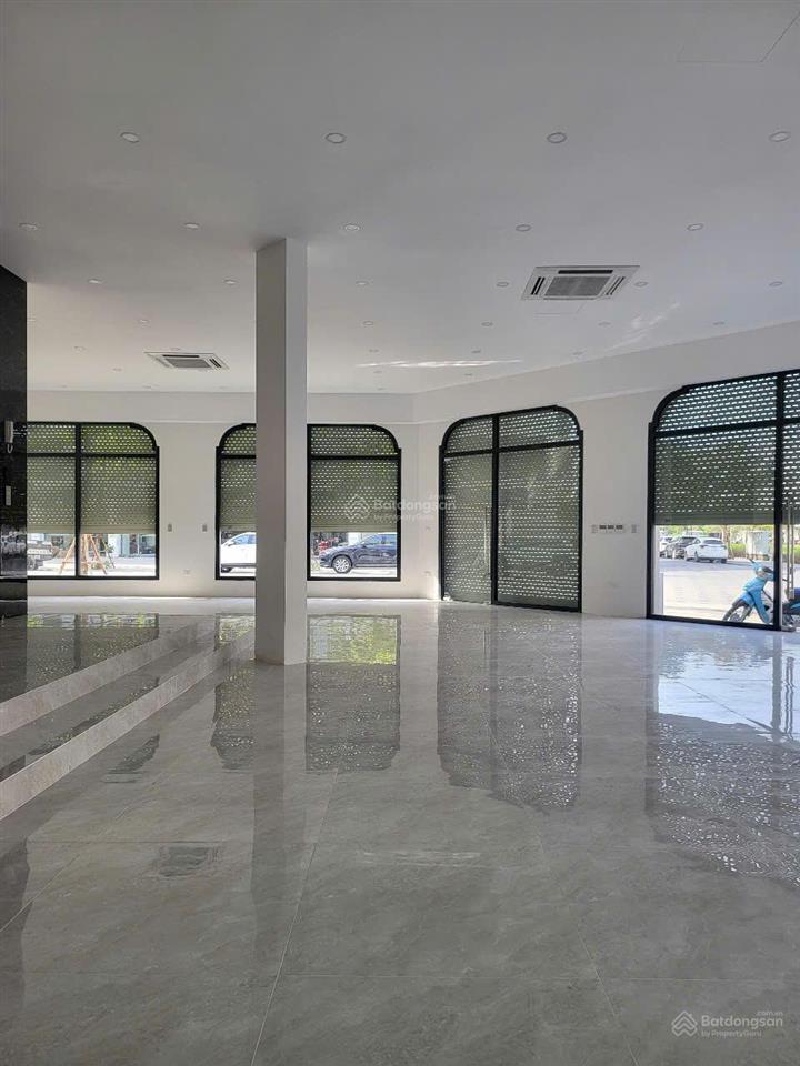 Bán căn góc vip thông sàn 209m2 x 5 tầng giá tốt