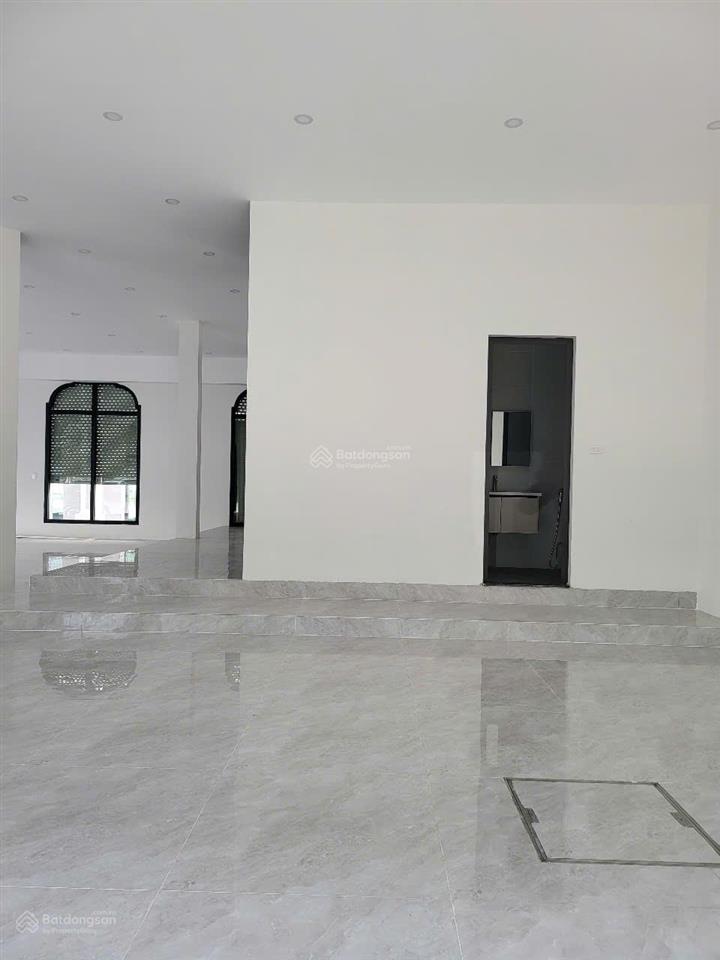 Bán căn góc vip thông sàn 209m2 x 5 tầng giá tốt