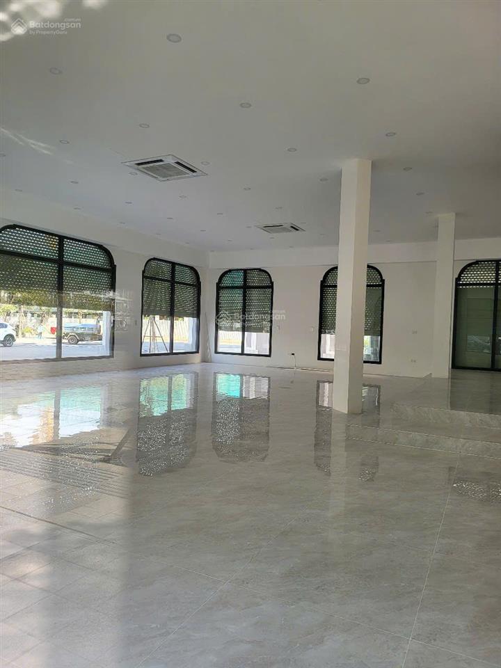 Bán căn góc vip thông sàn 209m2 x 5 tầng giá tốt