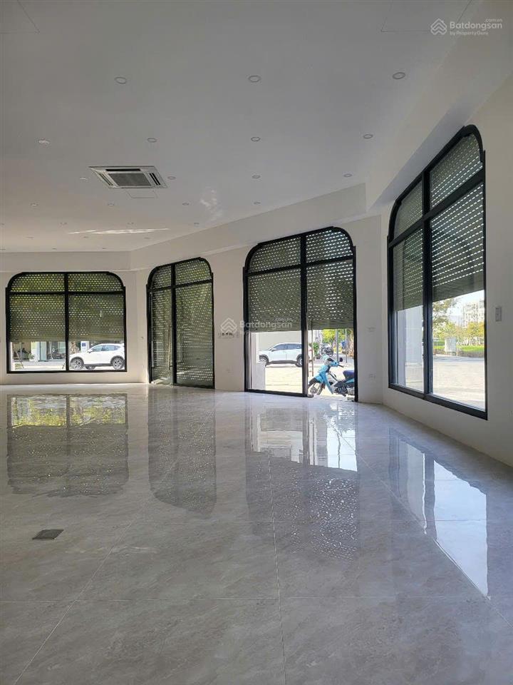 Bán căn góc vip thông sàn 209m2 x 5 tầng giá tốt