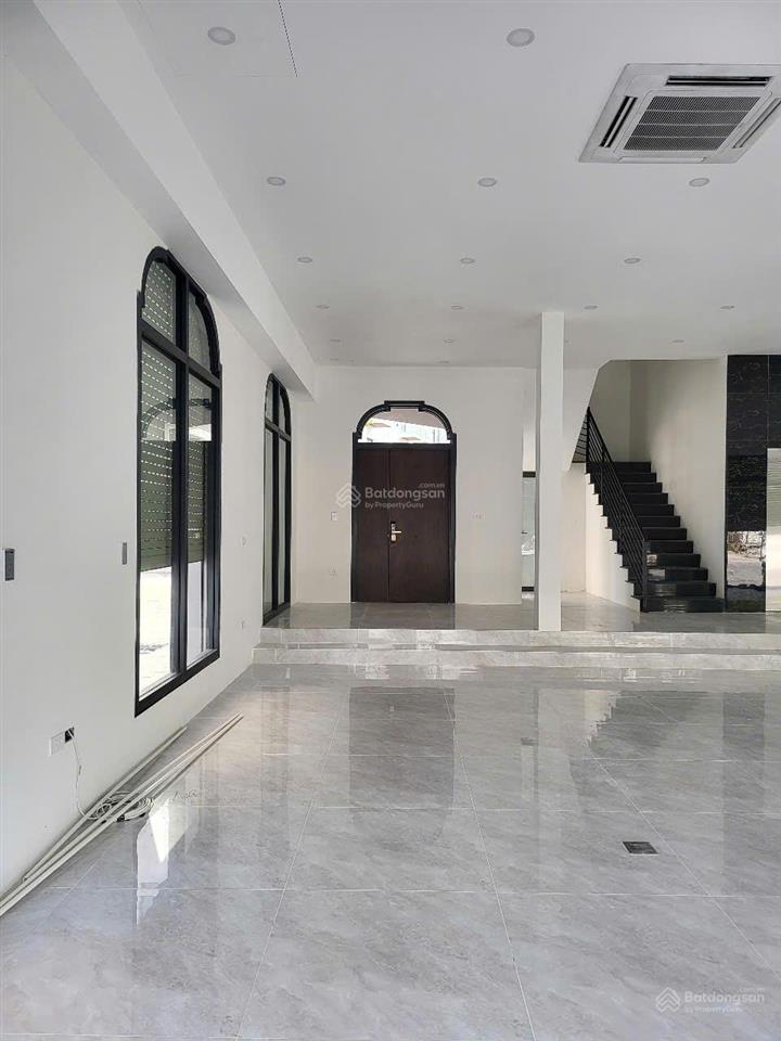 Bán căn góc vip thông sàn 209m2 x 5 tầng giá tốt