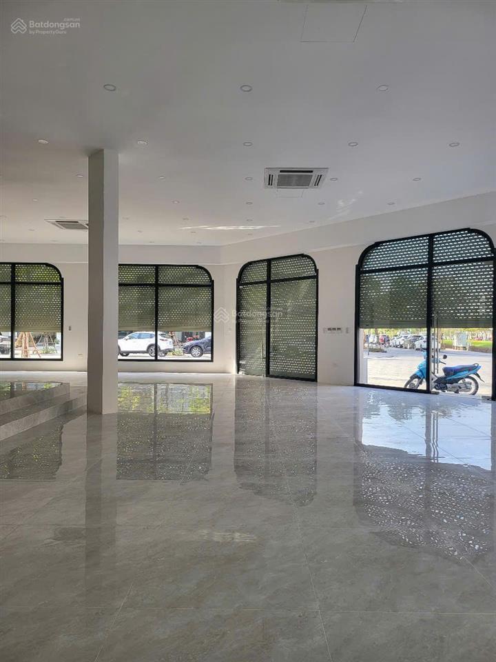 Bán căn góc vip thông sàn 209m2 x 5 tầng giá tốt