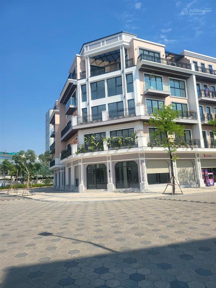 Bán căn góc vip thông sàn 209m2 x 5 tầng giá tốt