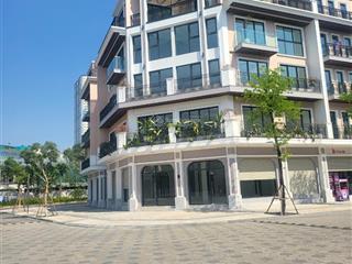 Bán căn góc vip thông sàn 209m2 x 5 tầng giá tốt