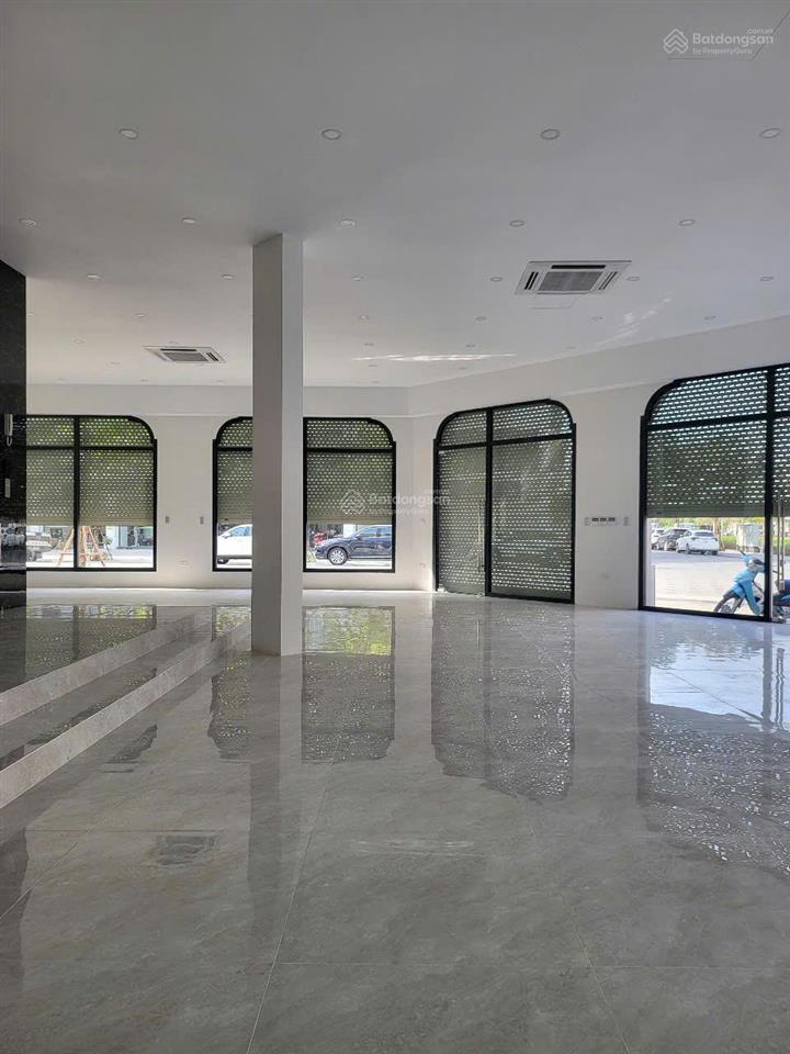 Bán căn góc vip thông sàn 209m2 x 5 tầng giá tốt