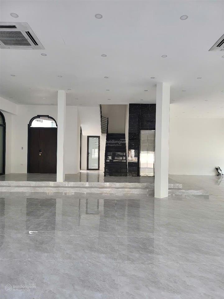 Bán căn góc vip thông sàn 209m2 x 5 tầng giá tốt