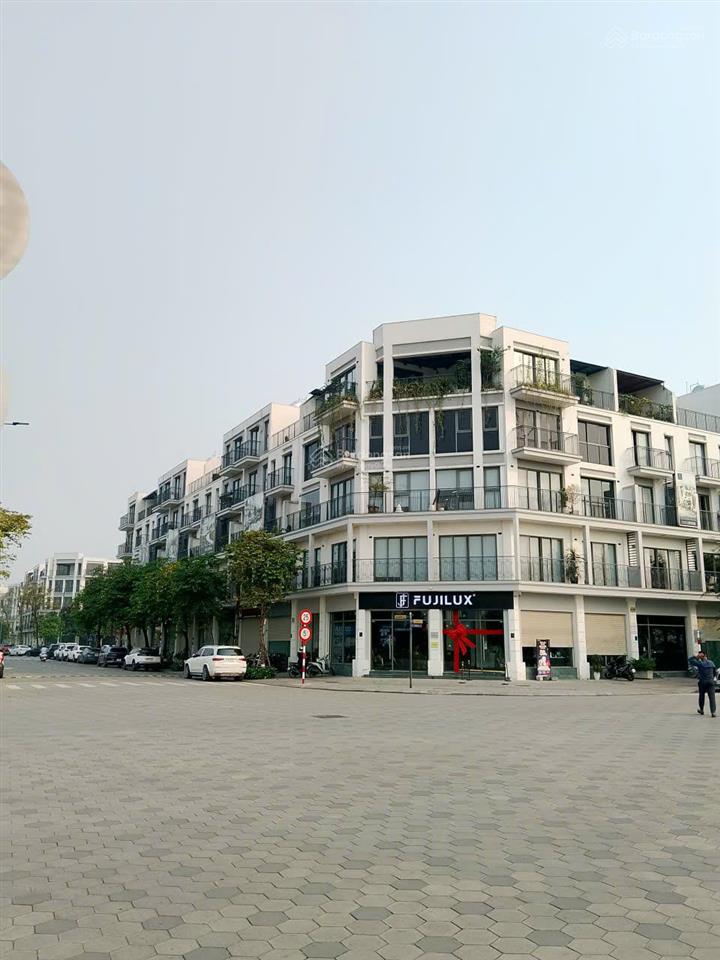 Chính gấp căn shophouse 209m2 x 5 tầng thông sàn rất phù hợp làm văn phòng cho thuê