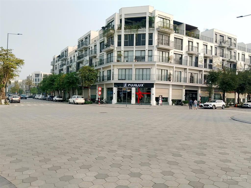 Chính chủ cho thuê căn 230m2 x 5 tầng thông sàn, làm văn phòng công ty vị trí vip