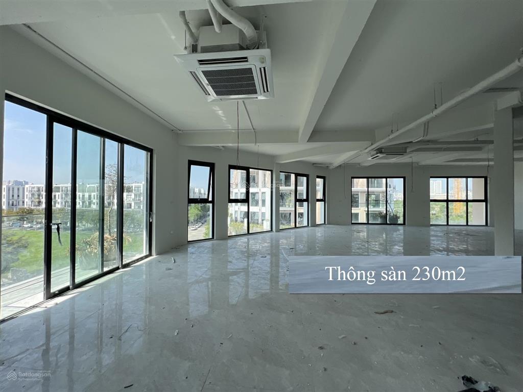 Chính chủ cho thuê căn 230m2 x 5 tầng thông sàn, làm văn phòng công ty vị trí vip
