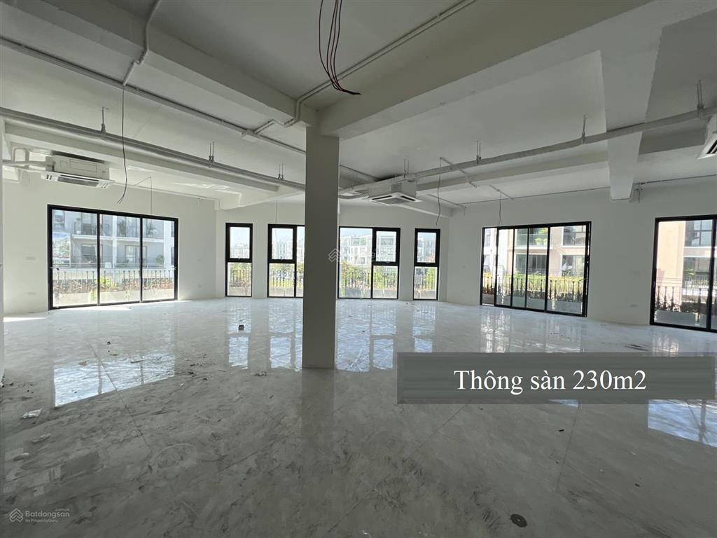 Chính chủ cho thuê căn 230m2 x 5 tầng thông sàn, làm văn phòng công ty vị trí vip