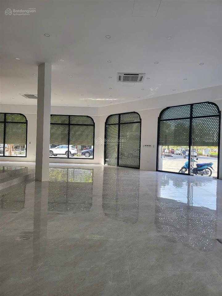 Chính chủ cho thuê căn 230m2 x 5 tầng thông sàn, làm văn phòng công ty vị trí vip