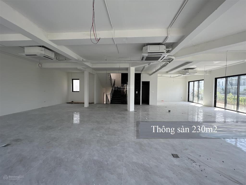 Chính chủ cho thuê căn 230m2 x 5 tầng thông sàn, làm văn phòng công ty vị trí vip
