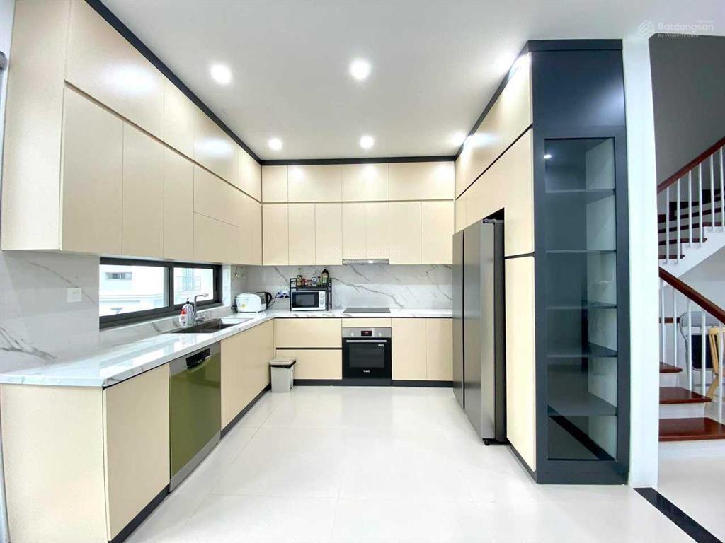 Cho thuê gấp căn shophouse giá tốt dự án the manor central park