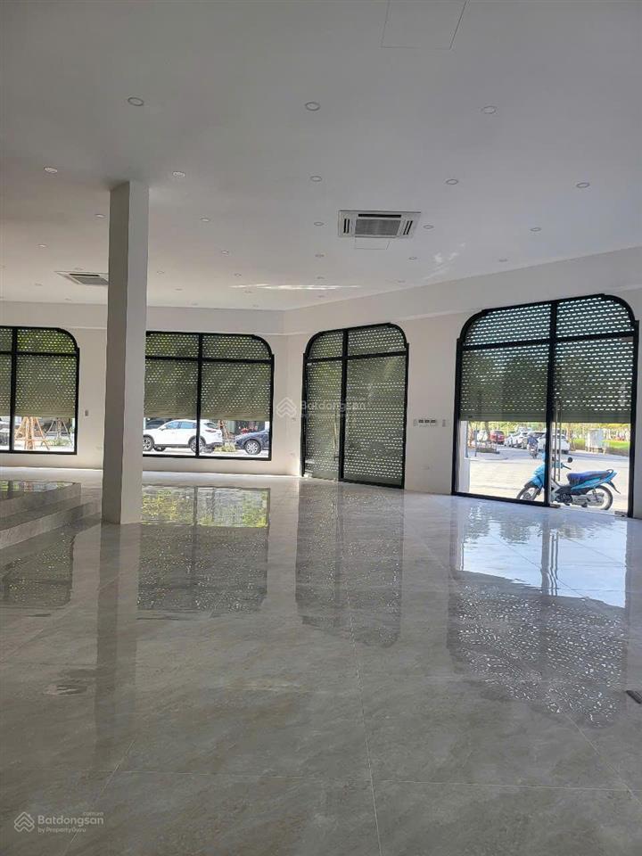 Chính chủ cho thuê căn 235m2 x 5 tầng thông sàn, làm văn phòng công ty vị trí đắc địa